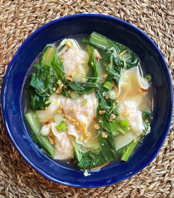  Pancit Molo:  The Delightfully Savory Soup Dumplings Wrapped in a Delicate Embrace of Flavors