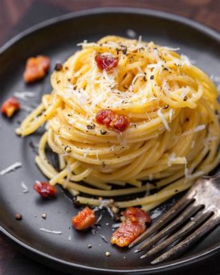  Spaghetti alla Carbonara:  A Creamy Roman Rhapsody Featuring Crisp Pancetta and Rich Egg Yolk Magic!