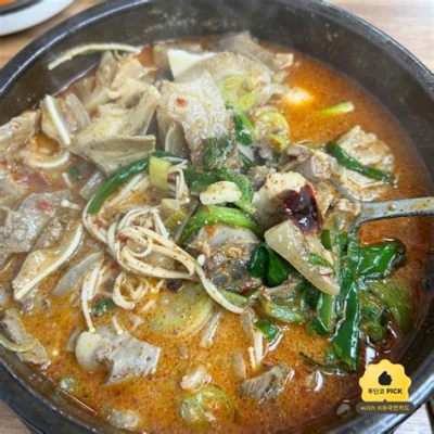  Dwaeji Gukbap! A Hearty and Refreshing Fusion of Spicy Pork Broth and Perfectly Chewy Noodles