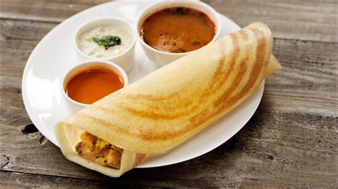  Masala Dosa:  สัมผัสความกรอบนอกนุ่มในกับรสชาติอันเข้มข้นของเครื่องเทศจากใต้สุดแผ่นดินอินเดีย