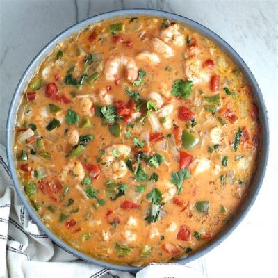  Moqueca! A Creamy Coconut Delight with Fiery Peppers and Fresh Seafood