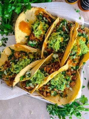  Tacos al Pastor: ร้านอาหารริมถนนที่ให้ความหอมกรุ่นและรสชาติเผ็ดร้อน!